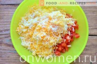 Tartletid juustu, tomatite ja munadega