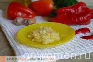 Roheliste tomatite, küüslaugu ja kibeda pipra suupiste talveks