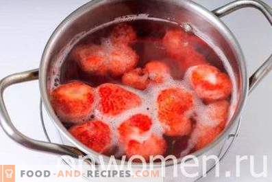Külmutatud maasikate suudlus
