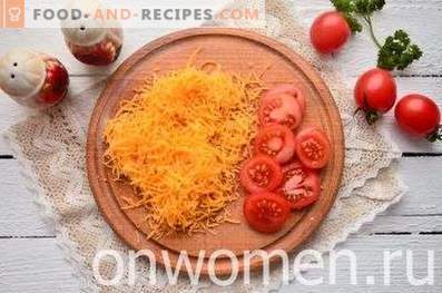 Squash, küpsetatud tomatite ja juustuga