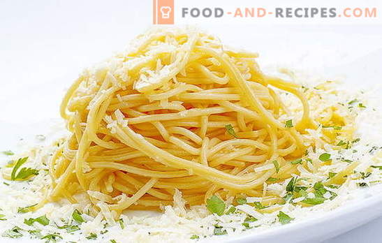 Spagetid juustuga on Itaalia lauale meie laual. Kiired retseptid spagettide valmistamiseks juustu ja erinevate lisanditega